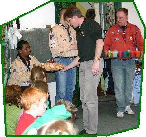 Uitdelen van beschuit met muisjes